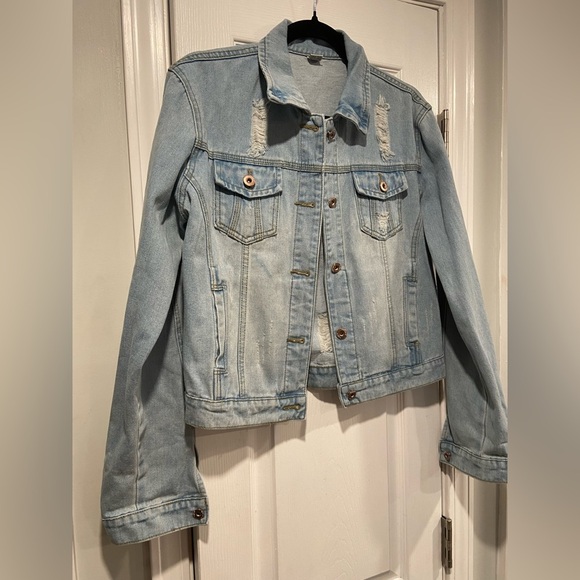 NWT New Collection Size M Light Wash Cotton Stretch Distressed Denim Jean Jacket - Picture 3 of 13